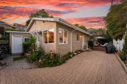 Renovated Ocean-View Cottage | Private Backyard - Image 5