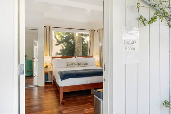 Garden Guest Suite | King Bed + Kitchenette - Image 3