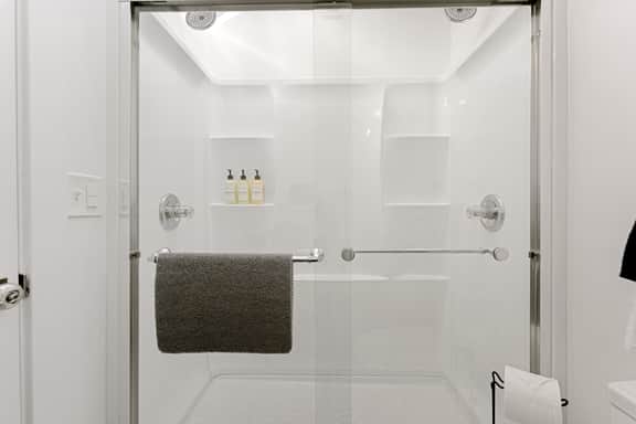 Garden Guest Suite | King Bed + Kitchenette - Image 4