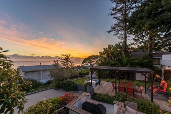4BR Dog-Friendly Beach House | Hot Tub + Views - Image 1
