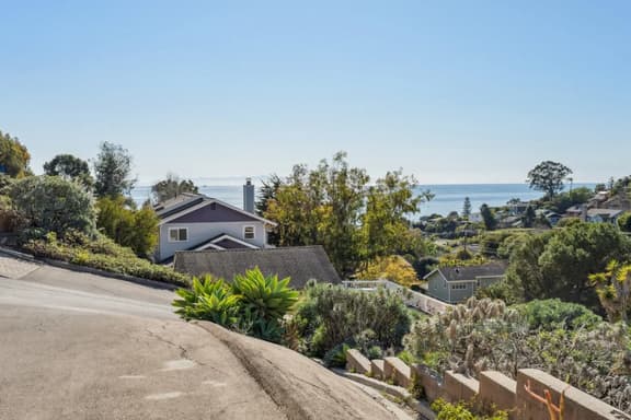 Ocean-View Studio | Full Kitchen + Laundry - Image 1